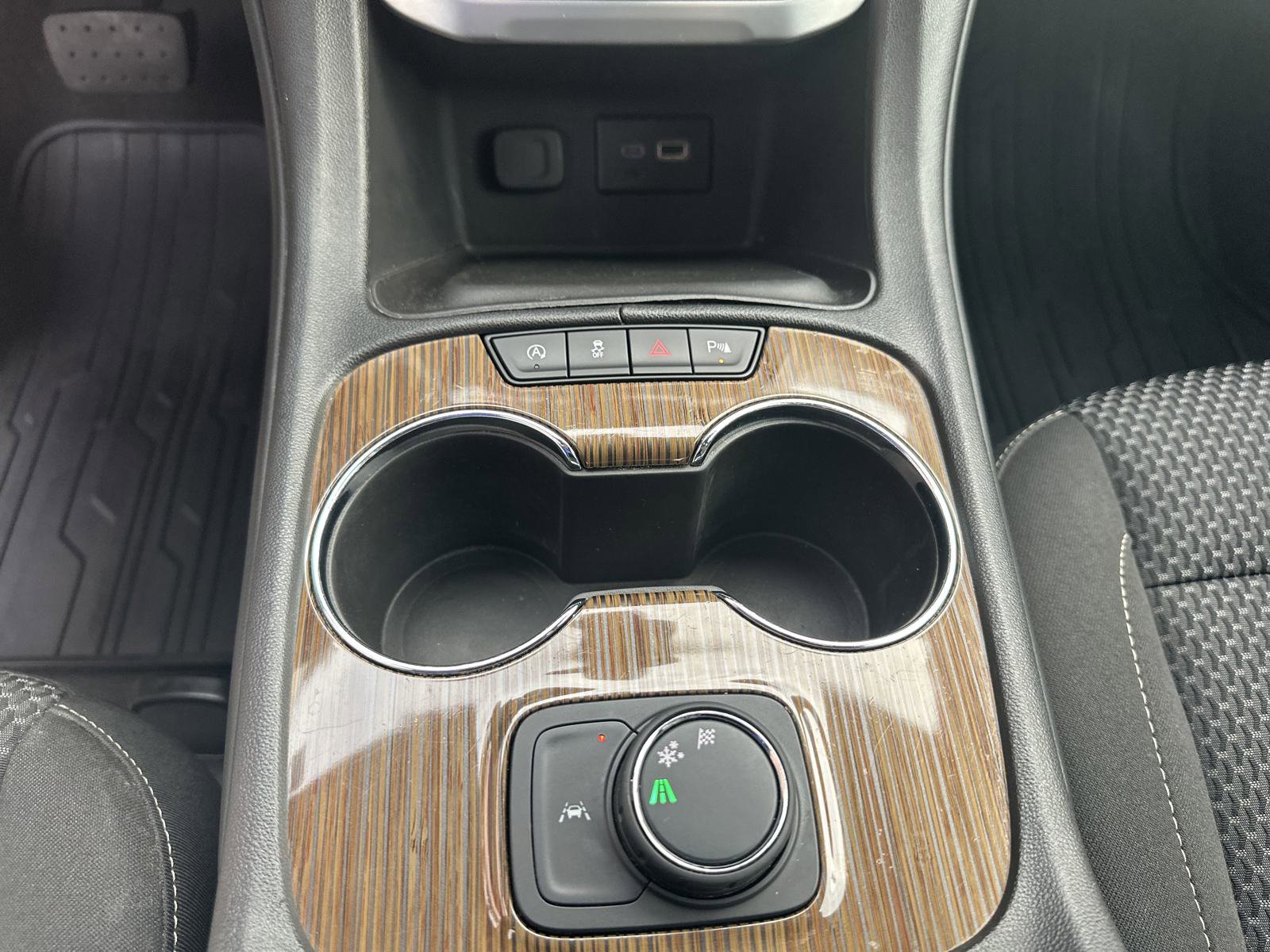 Used 2022 GMC Acadia SLE image 16