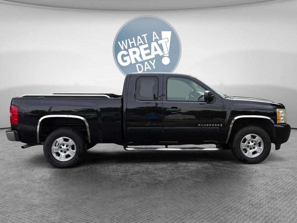 Used 2008 Chevrolet Silverado 1500 LT w/ Power Pack Plus RWD image 2