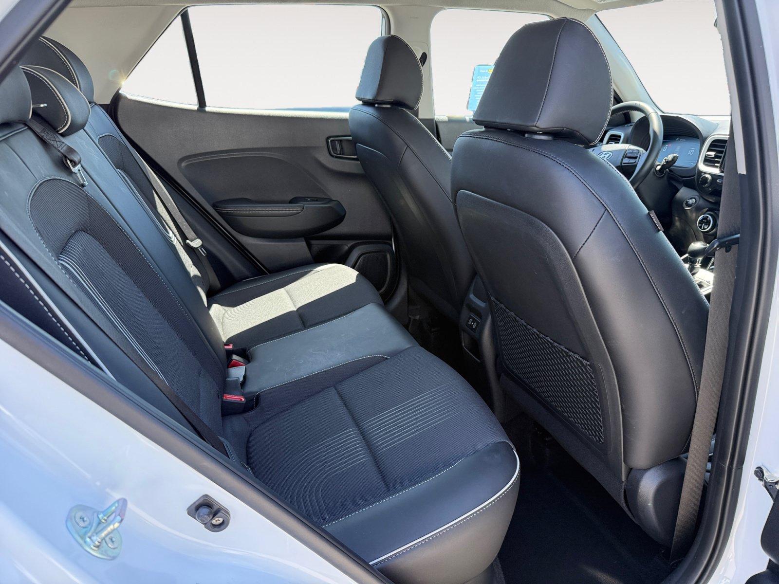 Used 2025 Hyundai Venue Limited FWD image 18