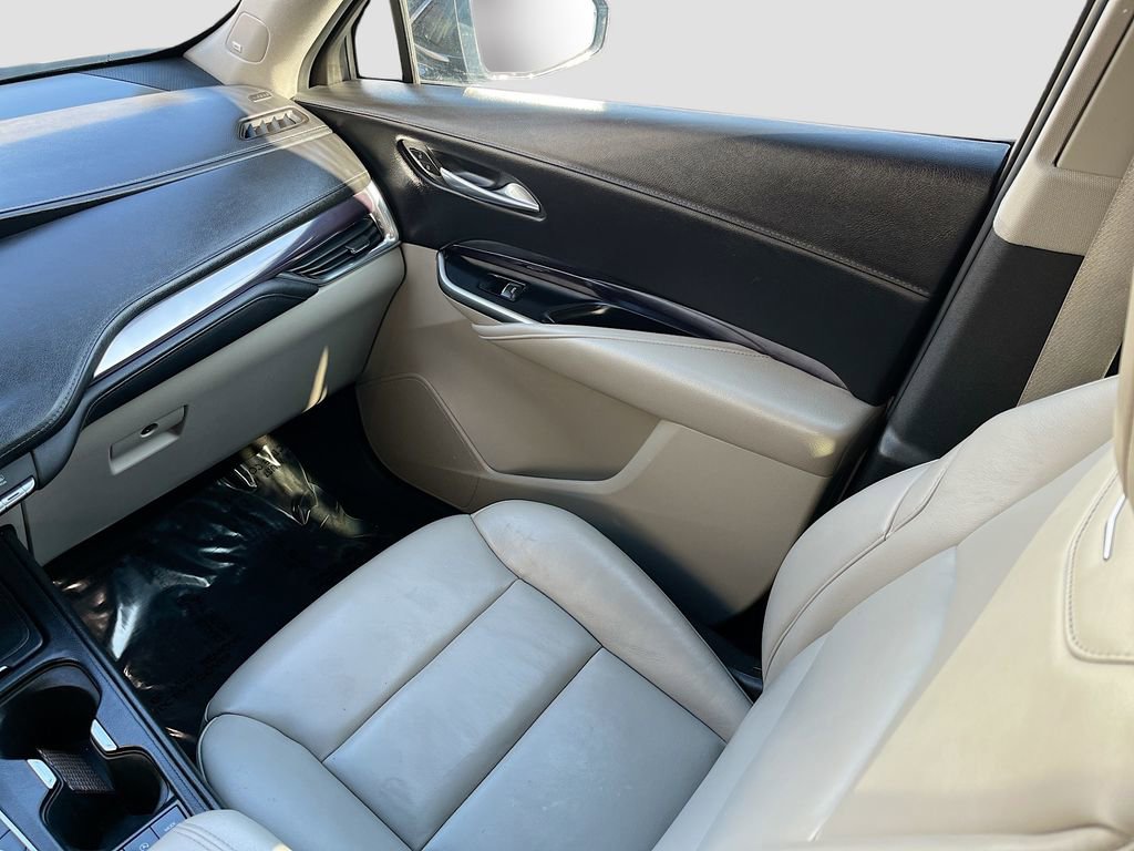 Used 2023 Cadillac XT4 Luxury w/ Cold Weather Package AWD/4WD image 25