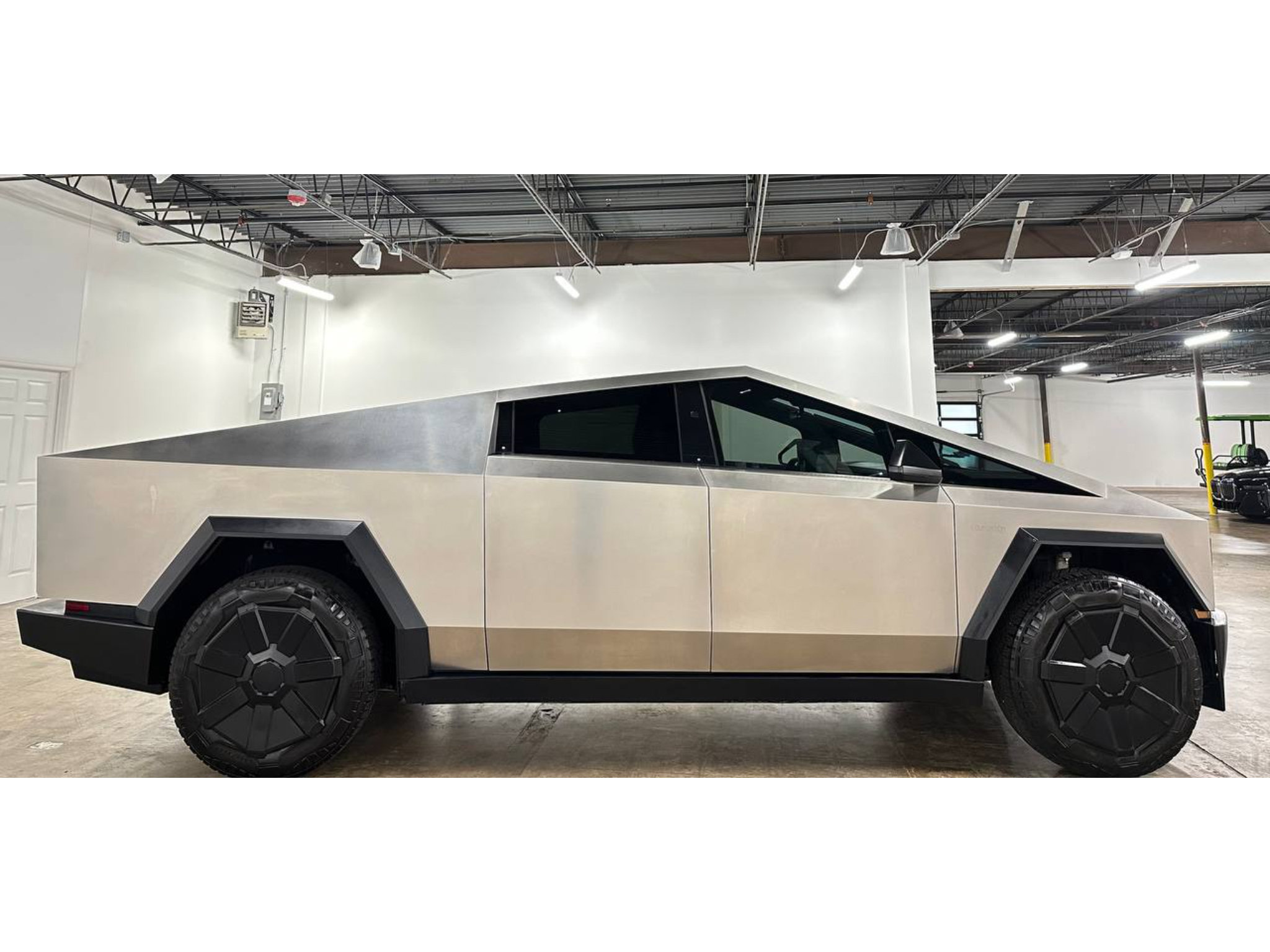 Used 2024 Tesla Cybertruck AWD Crew Cab image 8