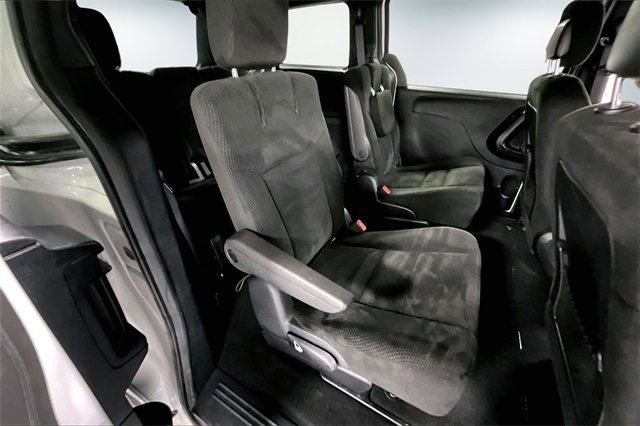 Used 2016 Dodge Grand Caravan SE image 21