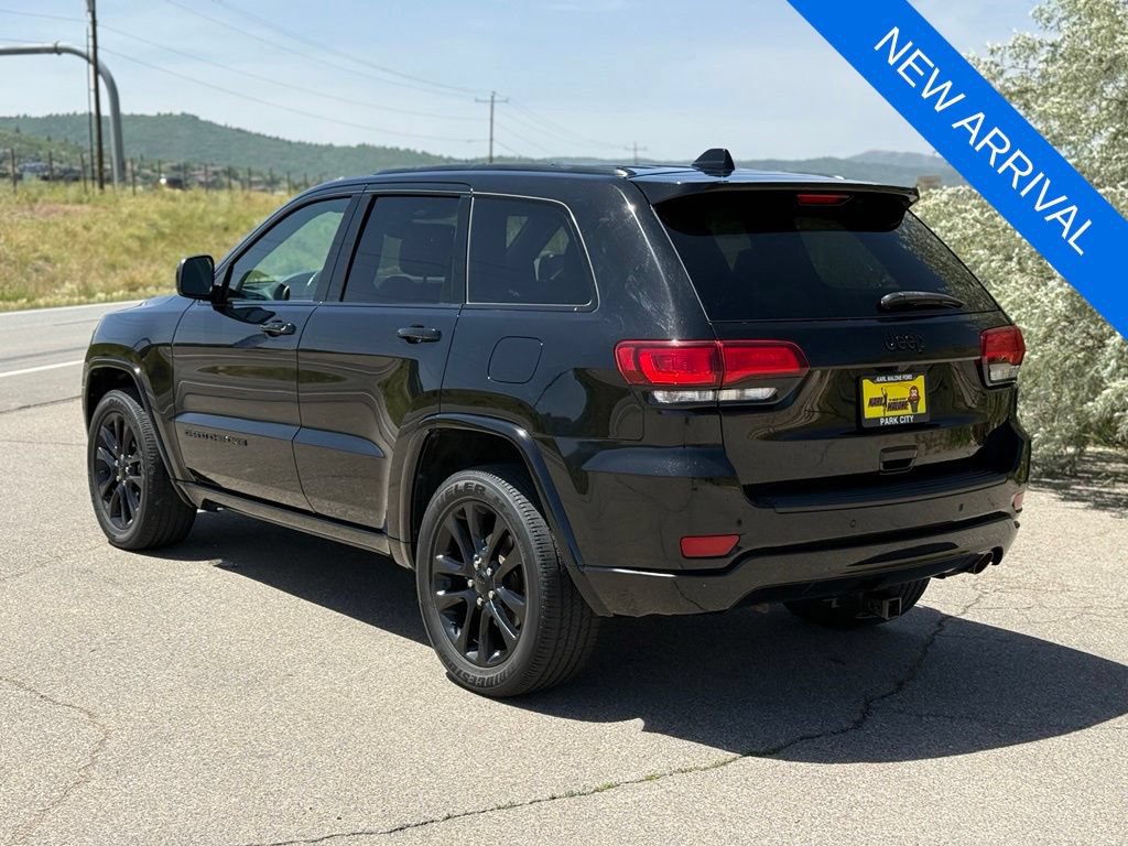 Used 2020 Jeep Grand Cherokee Altitude AWD/4WD image 3