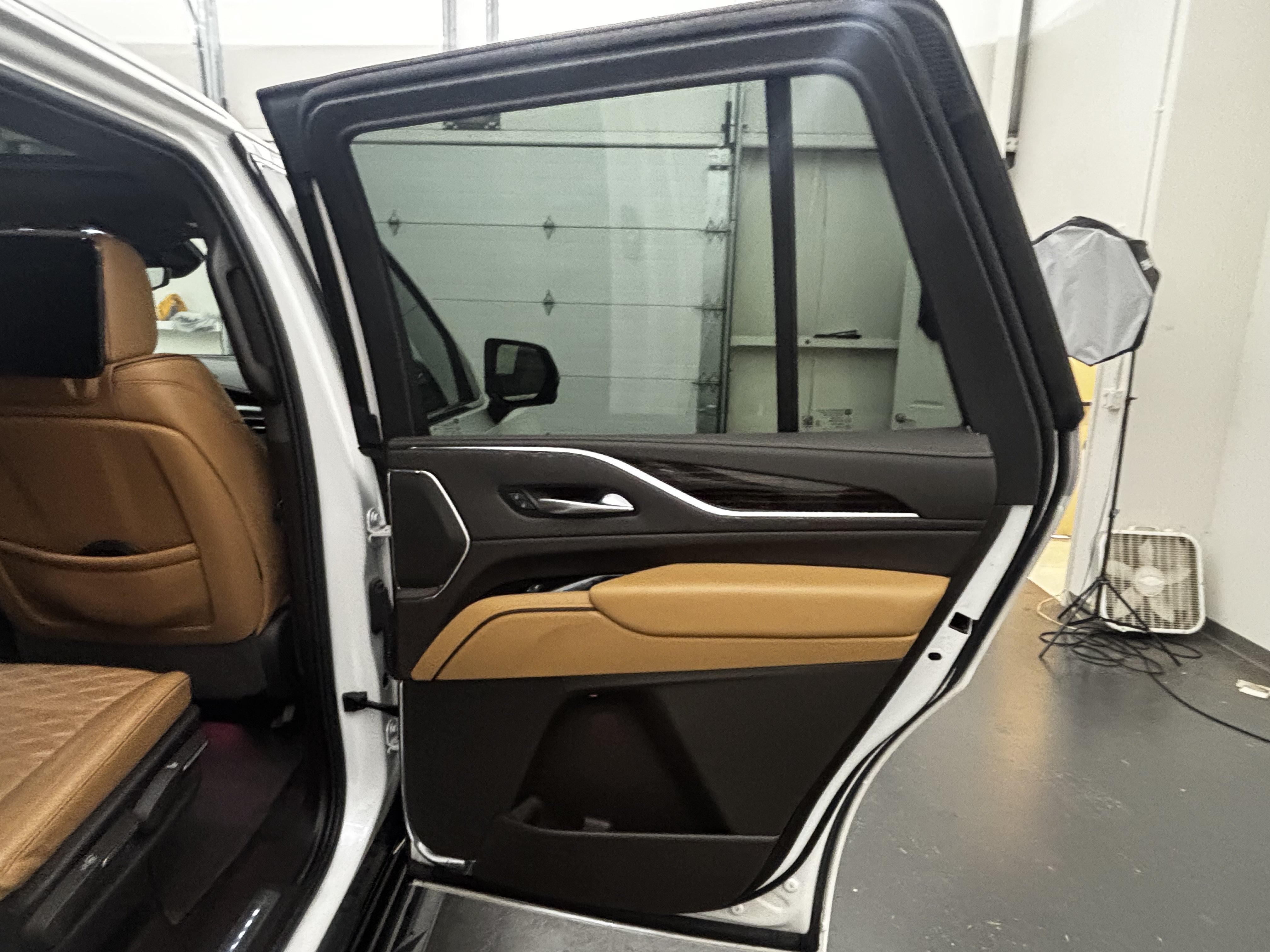Used 2024 Cadillac Escalade Premium Luxury w/ Performance Package AWD/4WD image 17