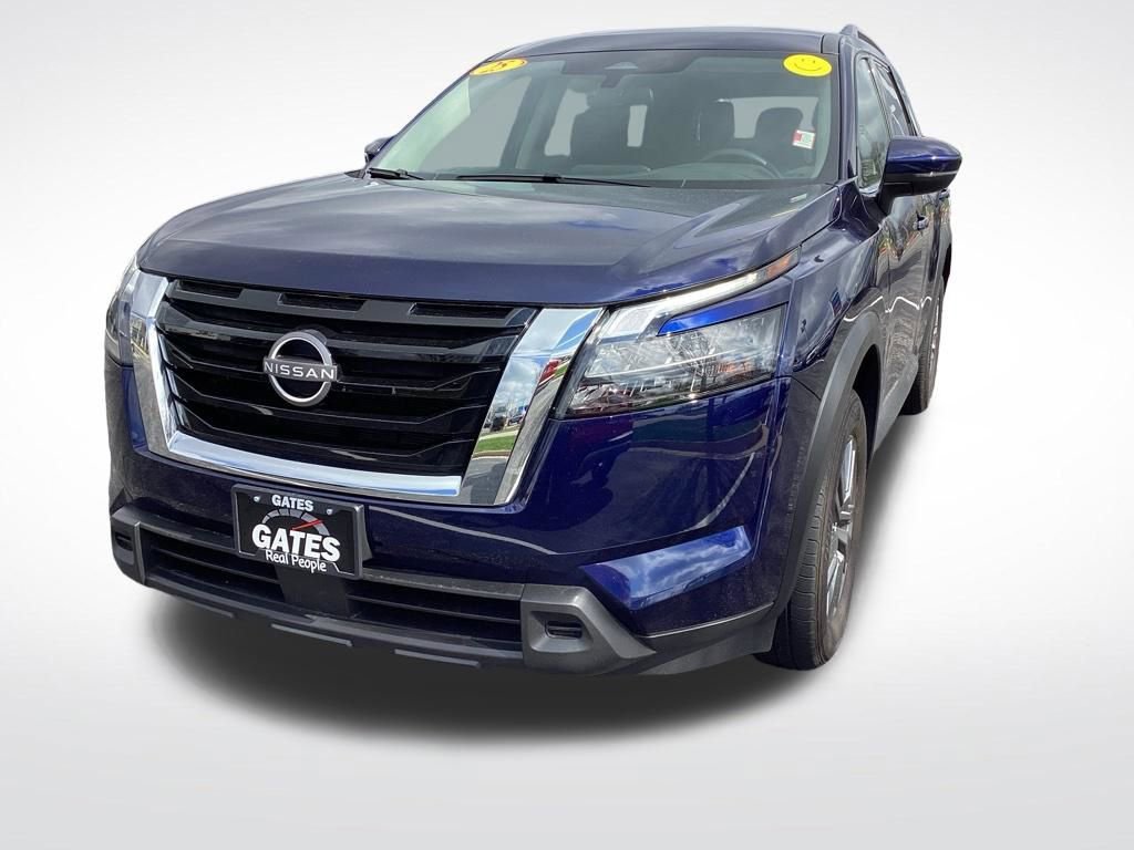 Used 2025 Nissan Pathfinder SV AWD/4WD image 5