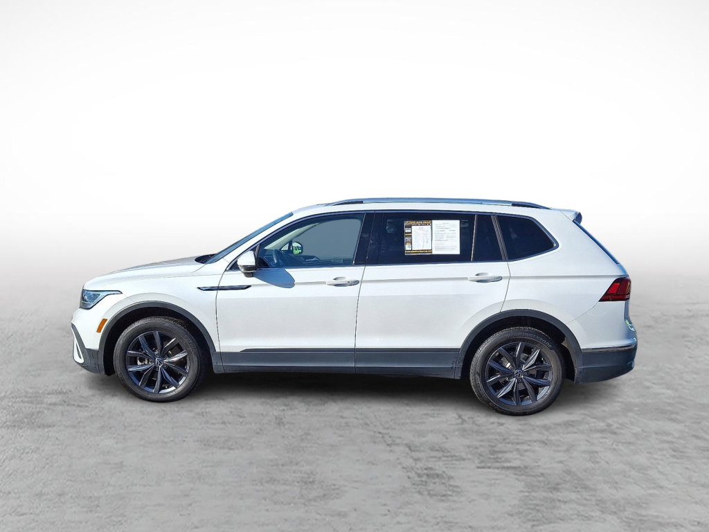 Used 2023 Volkswagen Tiguan SE image 2