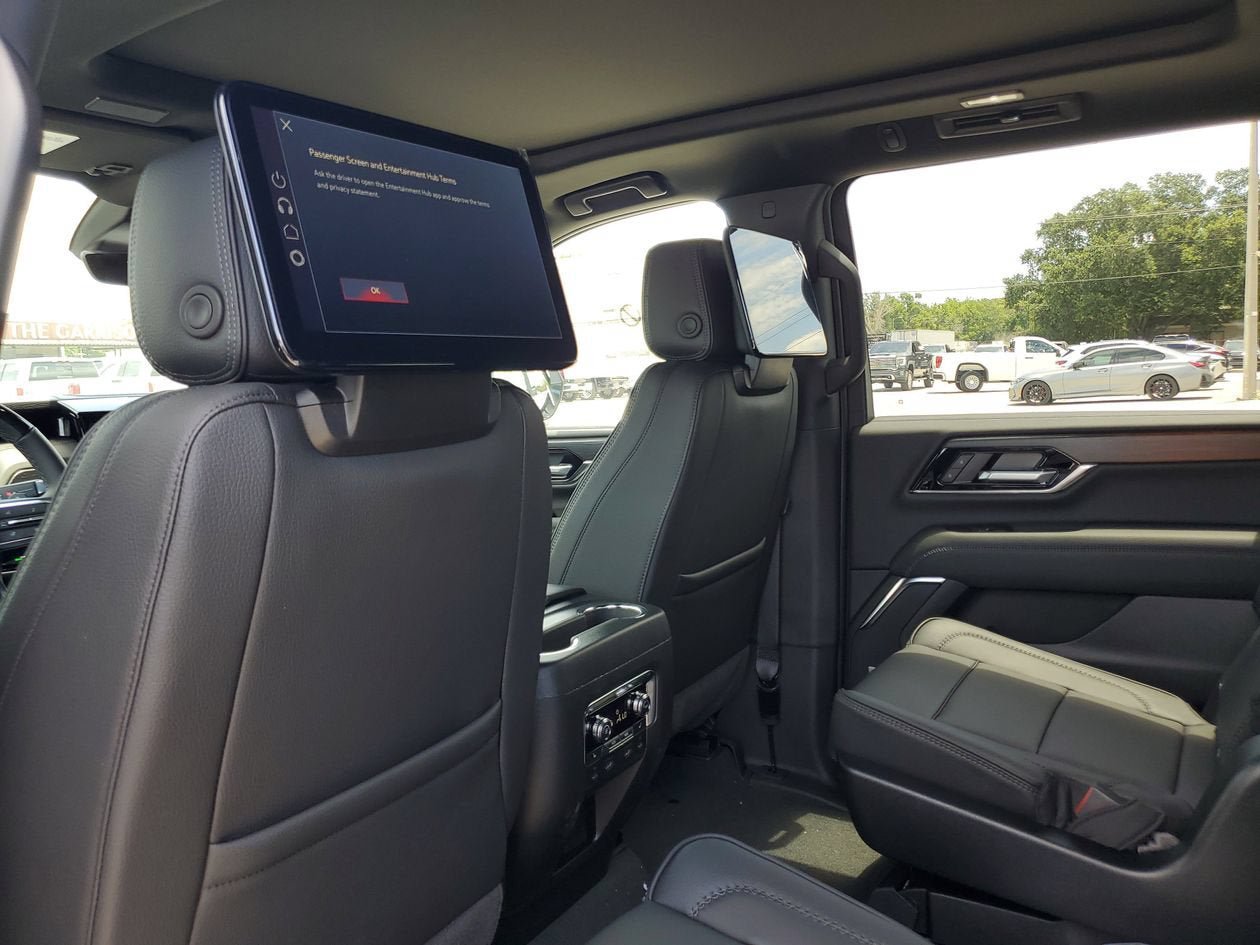 New 2026 GMC Yukon XL Denali w/ Denali Reserve Package AWD/4WD image 10