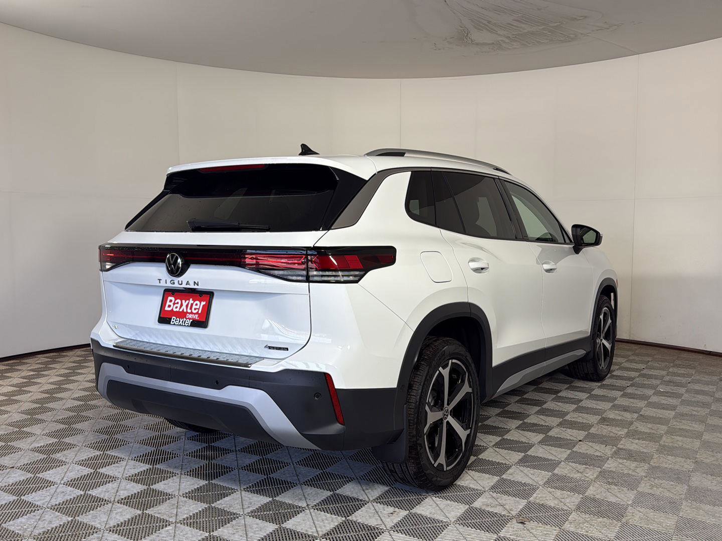 New 2026 Volkswagen Tiguan SE AWD/4WD image 9