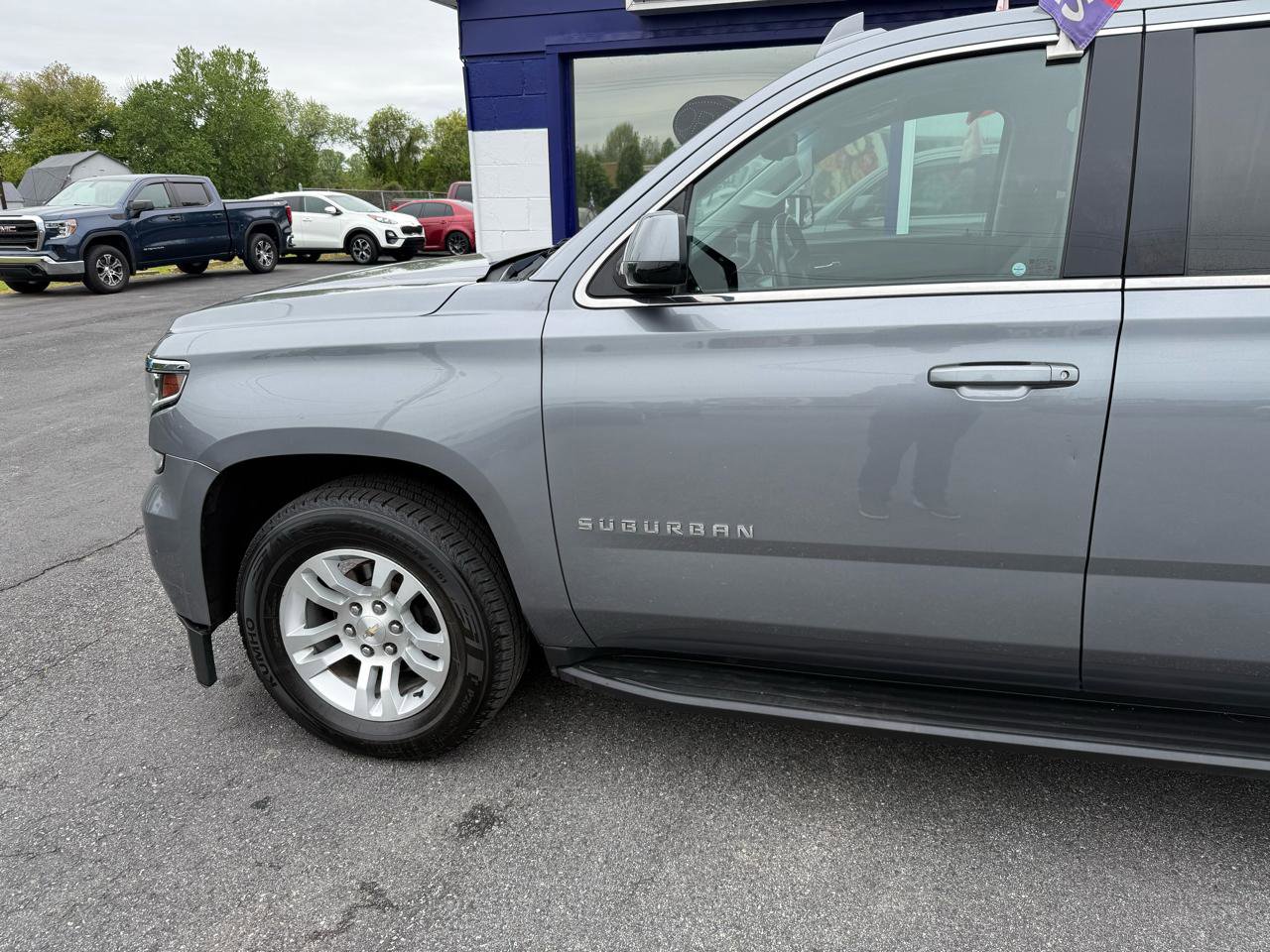 Used 2019 Chevrolet Suburban LT AWD/4WD image 3