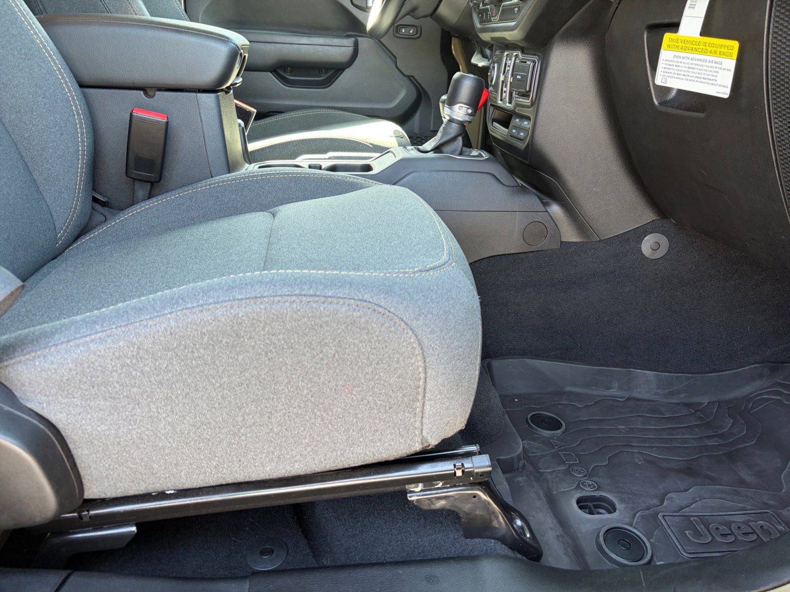 Used 2025 Jeep Wrangler Sport AWD/4WD image 29