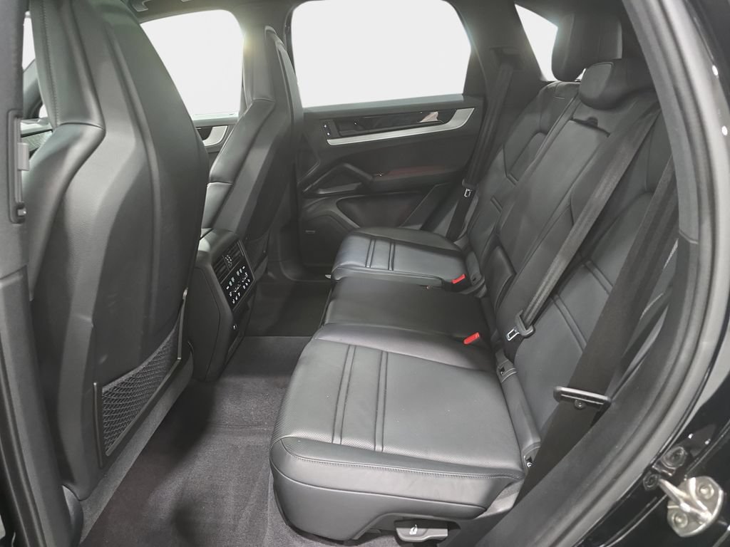 Used 2024 Porsche Cayenne AWD/4WD image 28