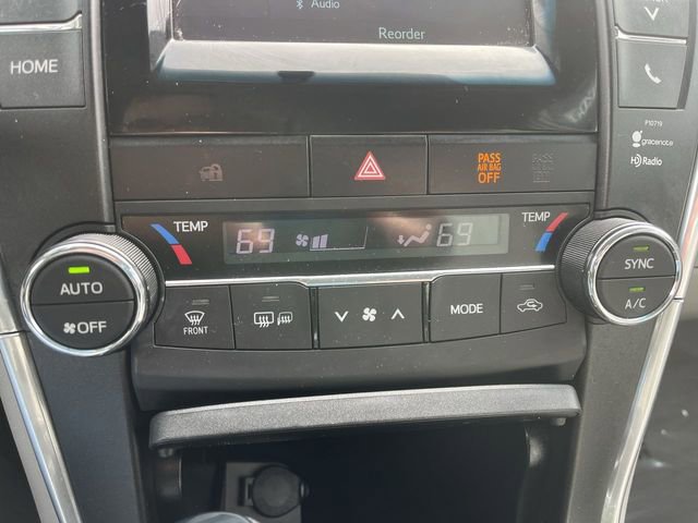 Used 2015 Toyota Camry XLE image 19