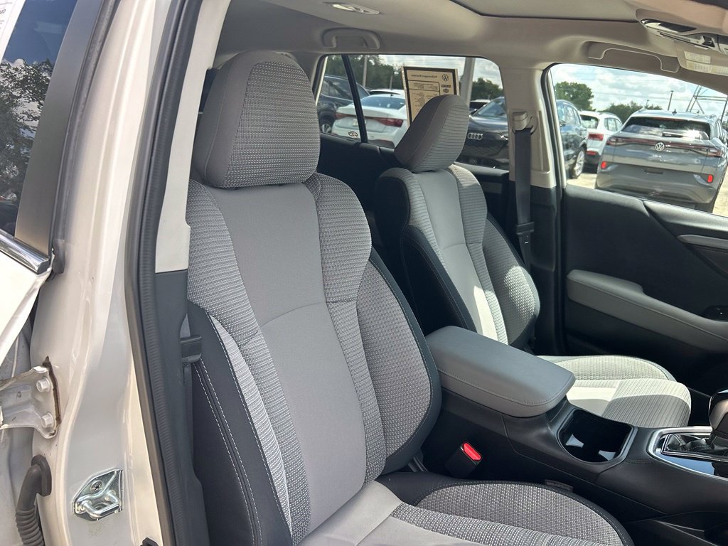 Used 2025 Subaru Outback Premium AWD/4WD image 33
