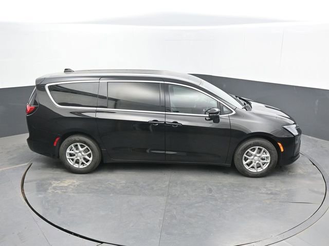 New 2027 Chrysler Pacifica Select FWD image 51