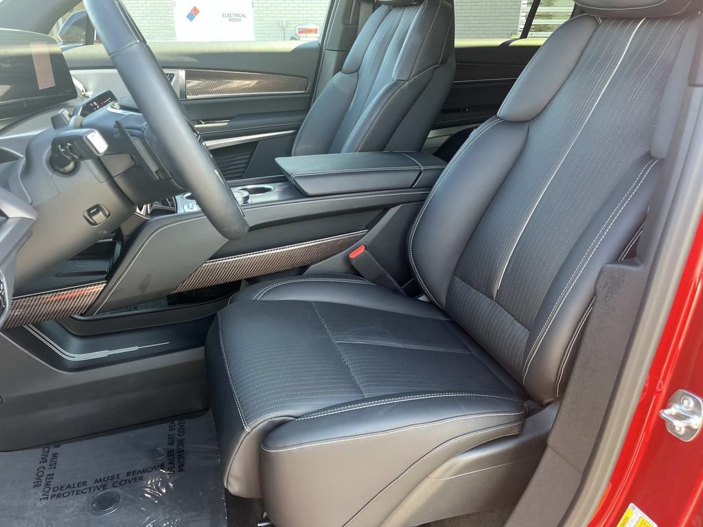 Certified 2026 Cadillac Vistiq Luxury w/ LPO, Floor Liner Package AWD/4WD image 23