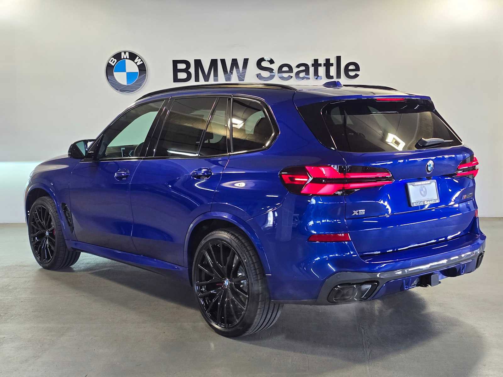 New 2026 BMW X5 M60i w/ Executive Package image 4