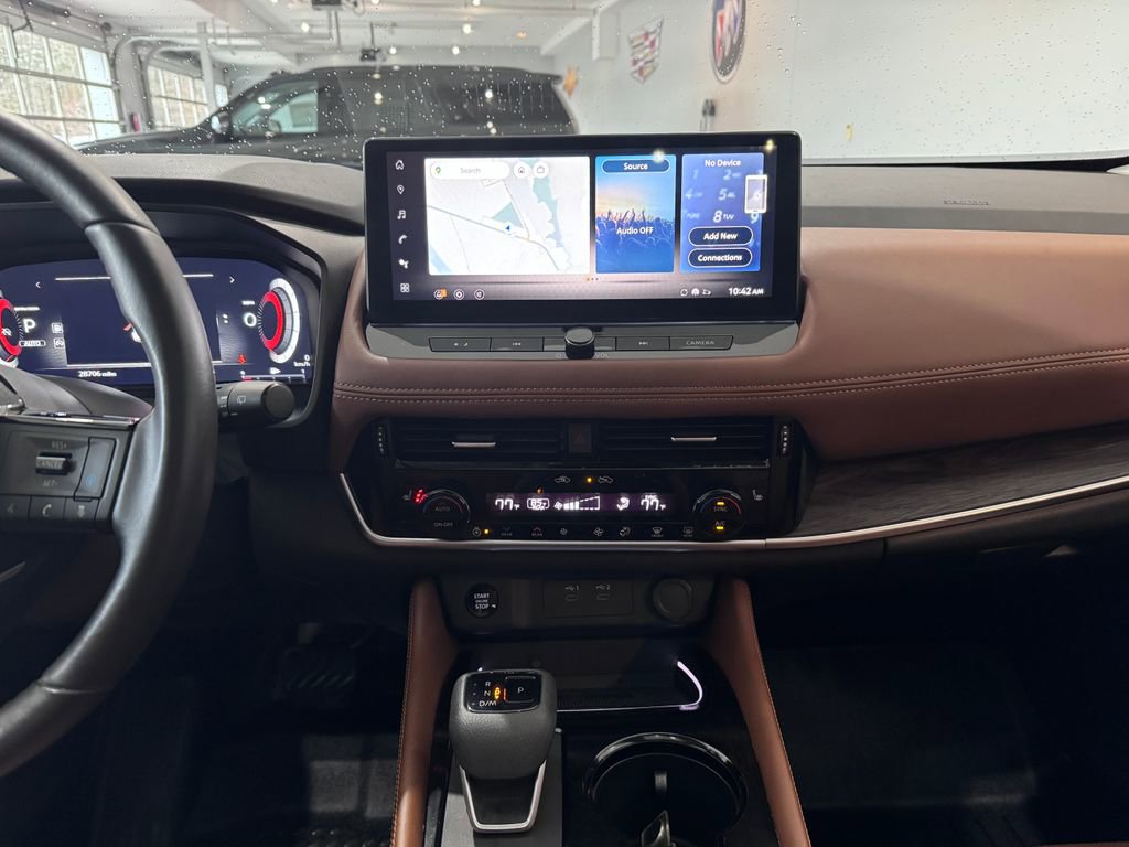 Used 2024 Nissan Rogue Platinum w/ Platinum Premium Package image 17