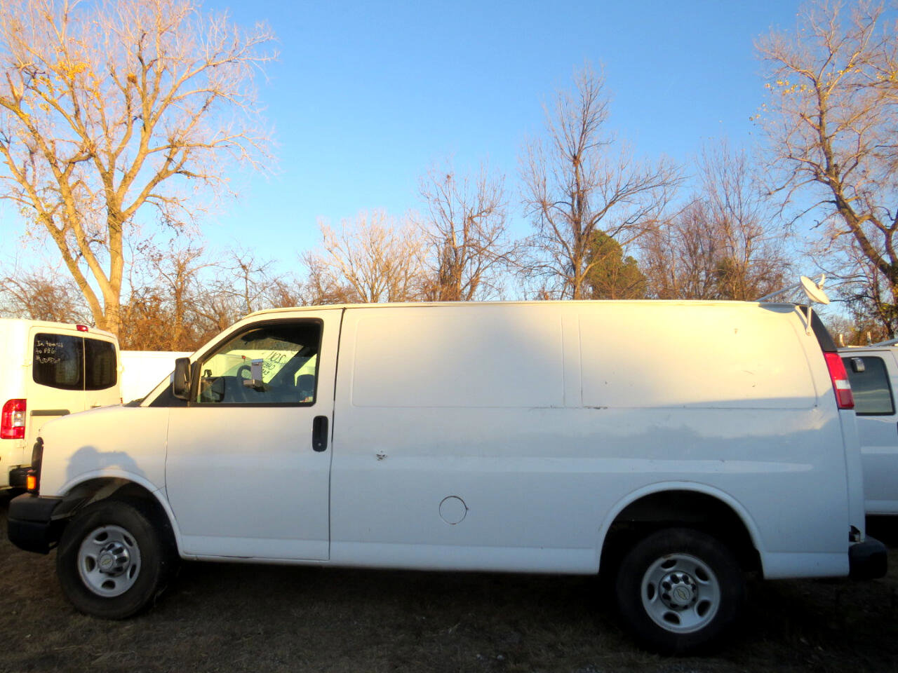 Used 2011 Chevrolet Express 2500 image 28