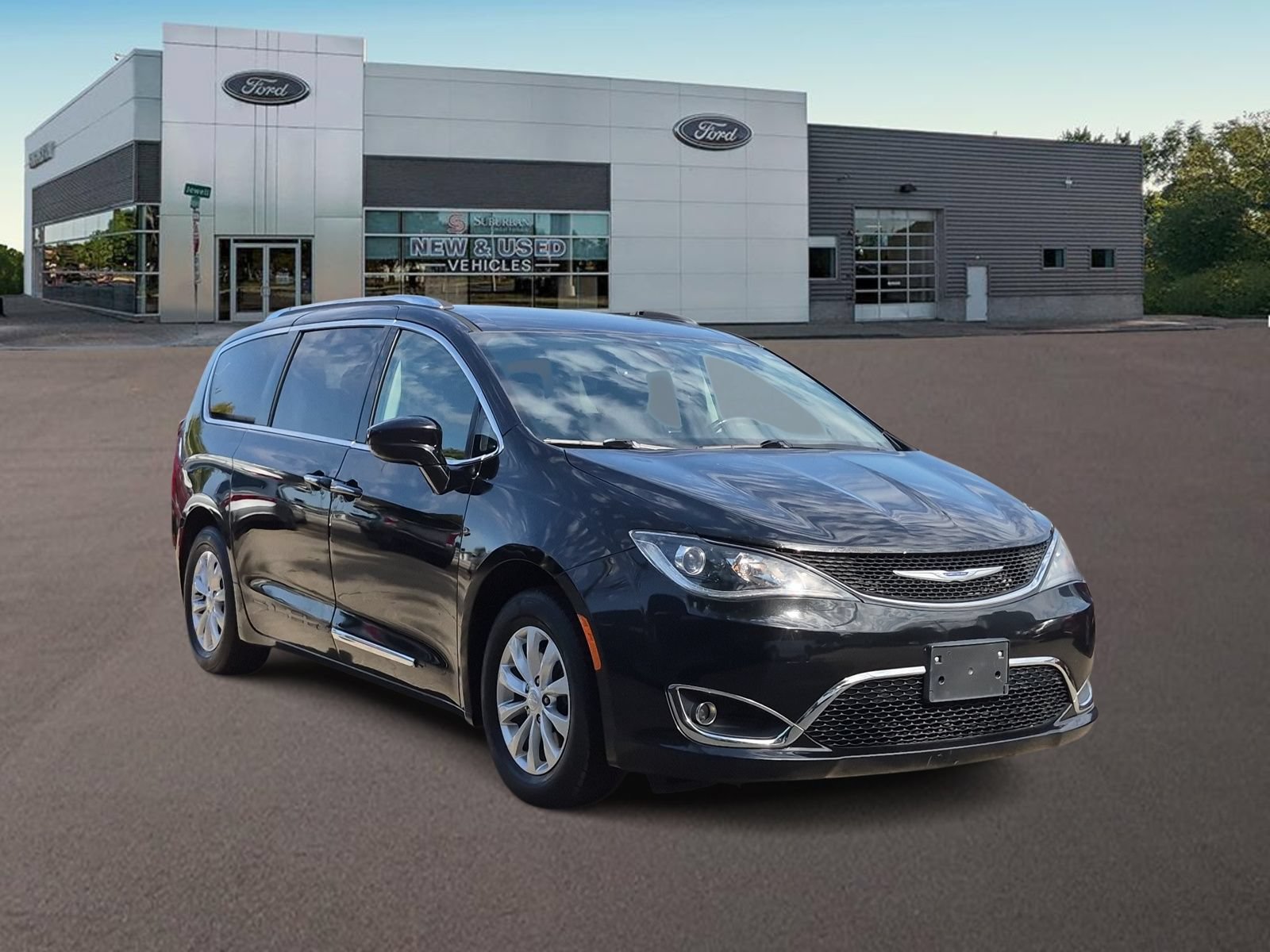 Used 2019 Chrysler Pacifica Touring-L FWD image 2
