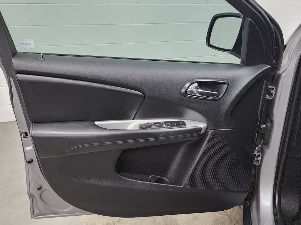 Used 2019 Dodge Journey SE FWD image 9