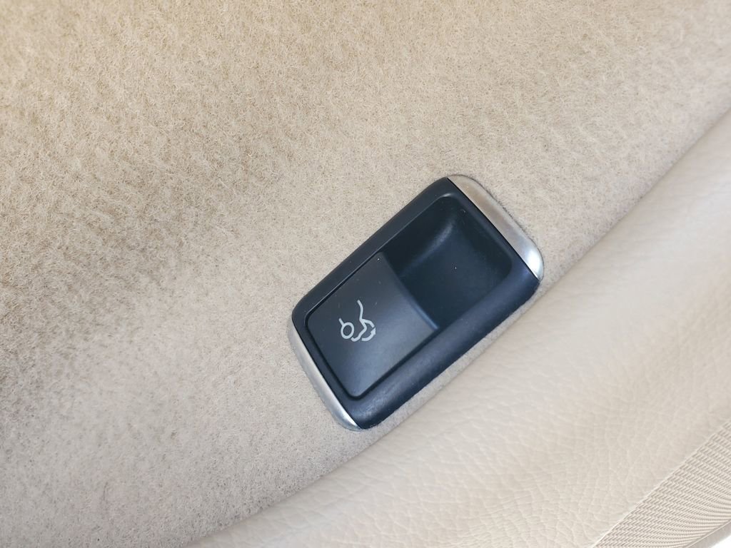 Used 2015 Mercedes-Benz C 250 Coupe image 16