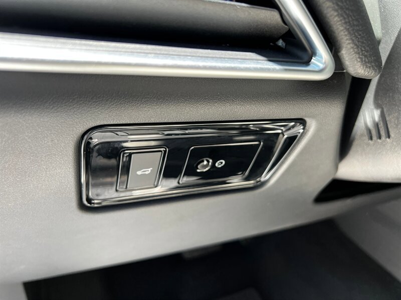 Used 2017 Jaguar F-PACE Prestige AWD/4WD image 31
