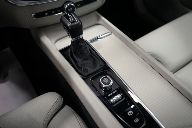 Used 2019 Volvo XC60 T5 Momentum w/ Multimedia Package image 43