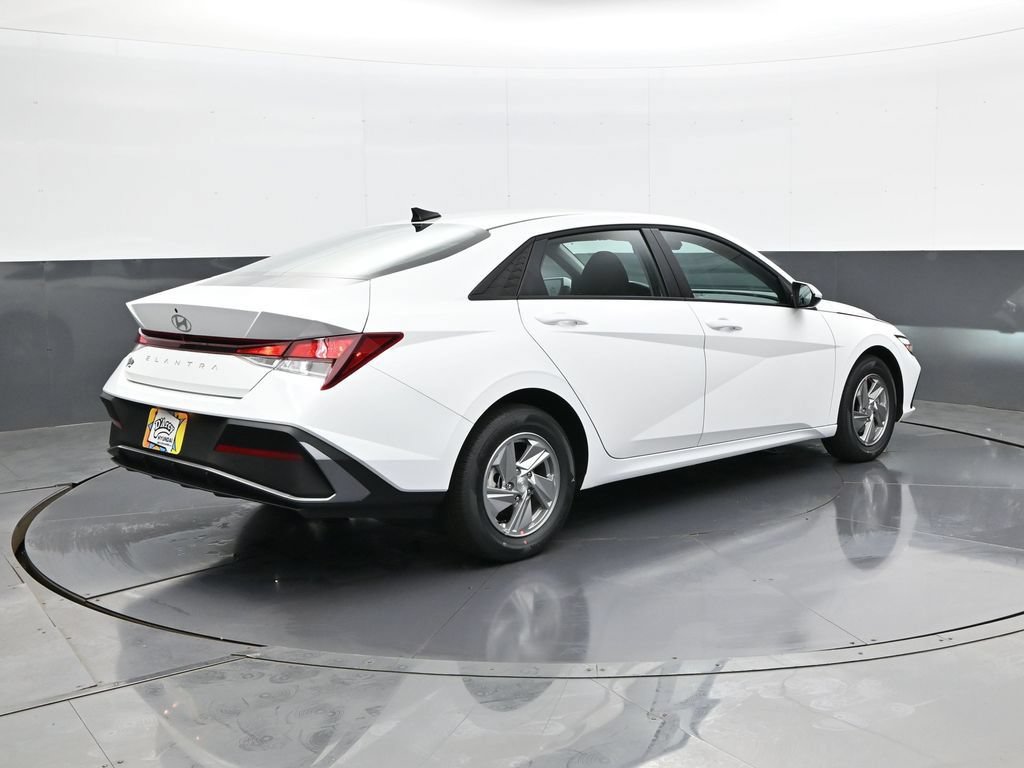 New 2026 Hyundai Elantra SE FWD image 5