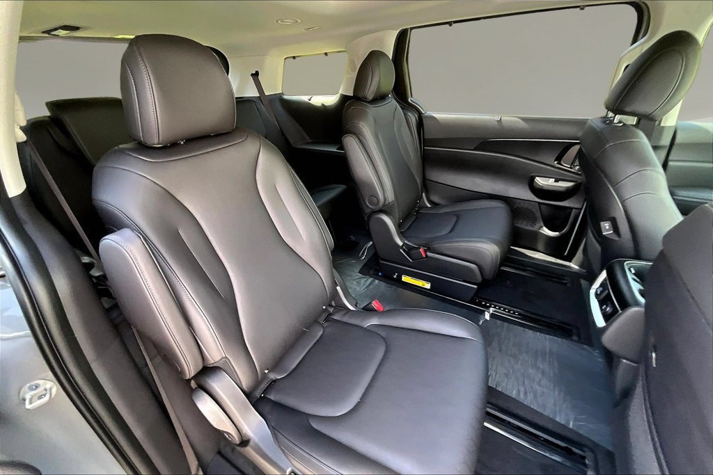 New 2027 Kia Carnival SX FWD image 9