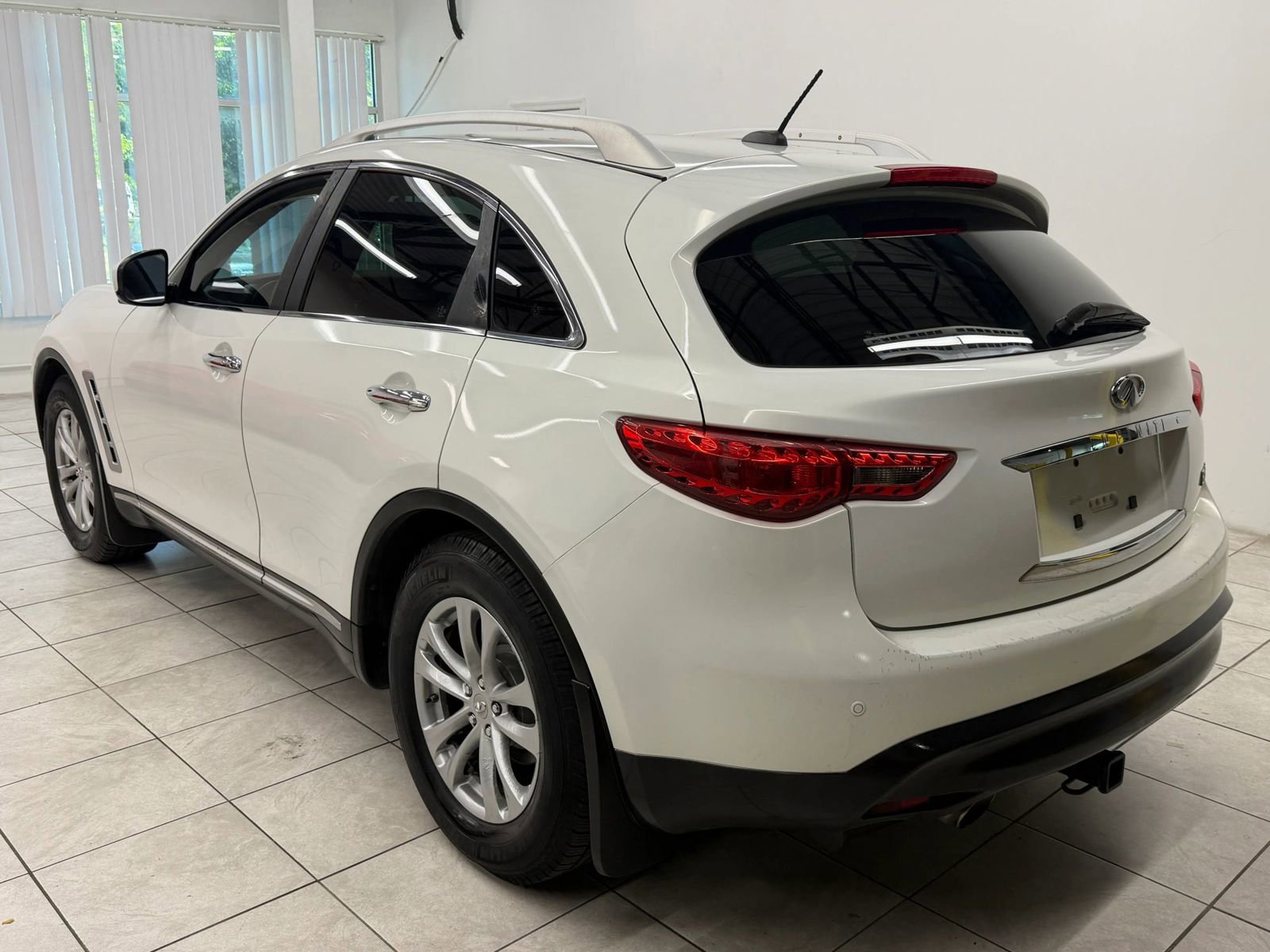 Used 2009 INFINITI FX35 2WD w/ Navigation Pkg image 7