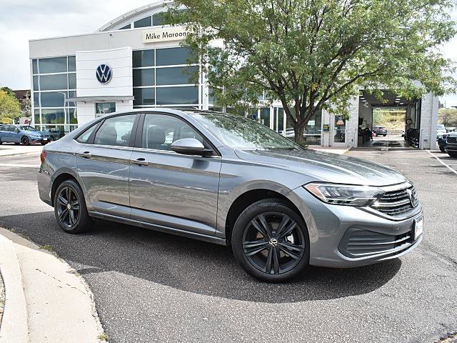 Used 2022 Volkswagen Jetta SE w/ Panoramic Sunroof Package