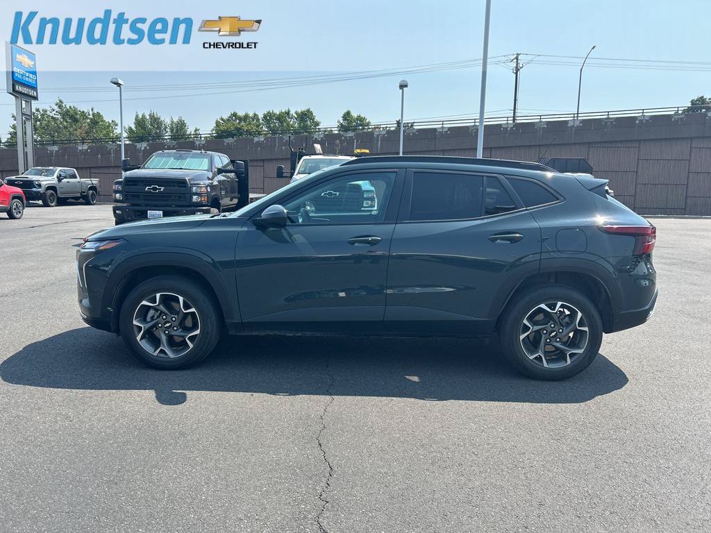 Used 2025 Chevrolet Trax LT w/ Driver Confidence Package FWD image 4