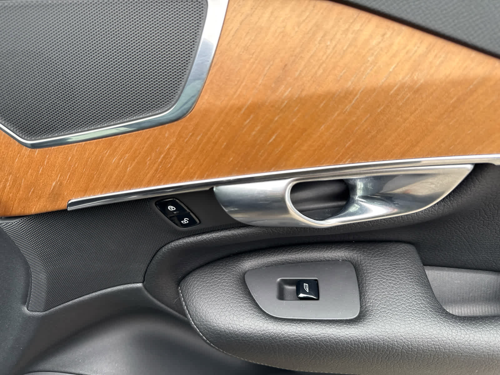Used 2021 Volvo XC90 T6 Momentum image 35
