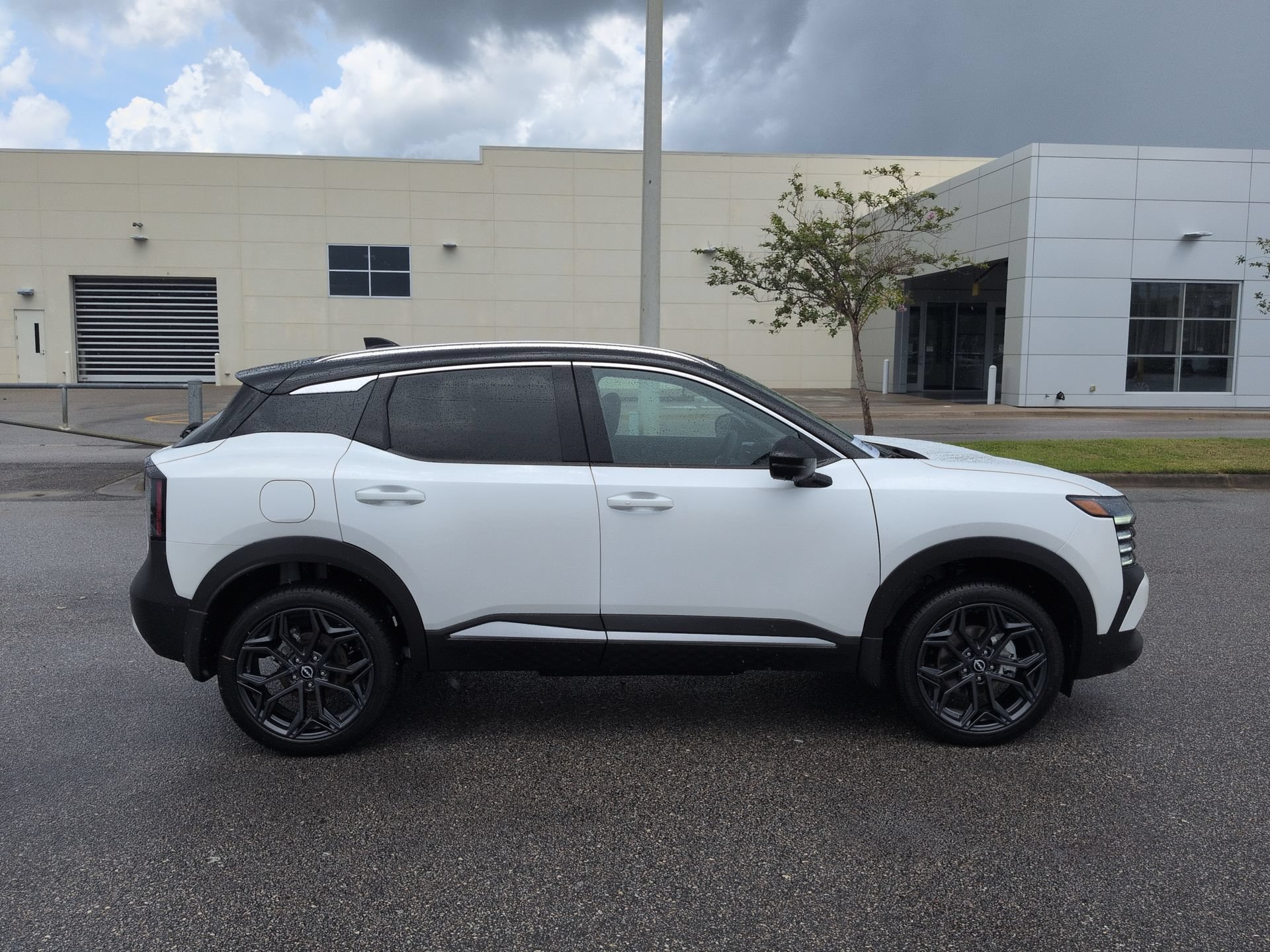 New 2026 Nissan Kicks SR FWD image 4