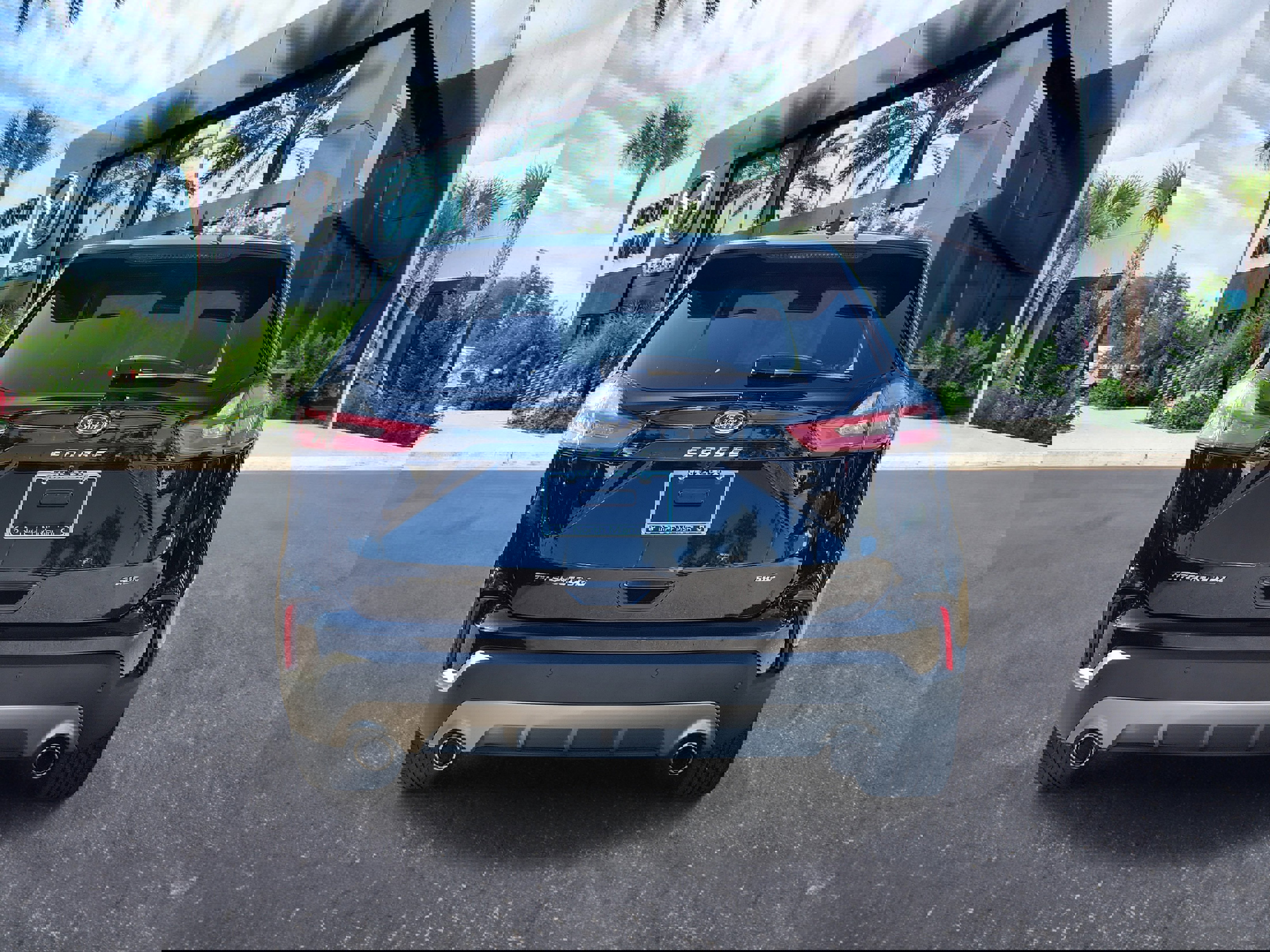 Used 2023 Ford Edge Titanium image 4