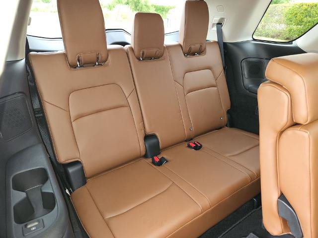 Certified 2025 Nissan Pathfinder Platinum w/ Cargo Package FWD image 15
