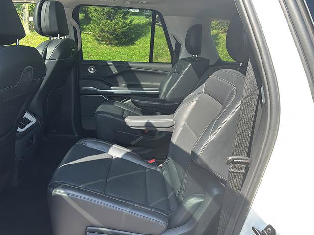 Used 2025 Lincoln Navigator L Reserve AWD/4WD image 16