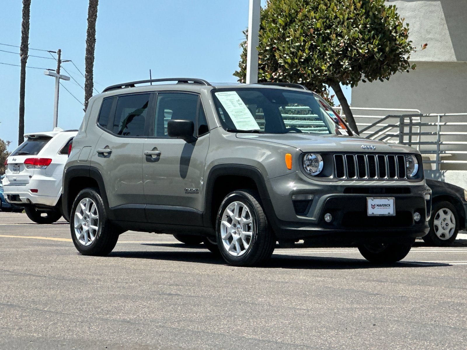 Used 2022 Jeep Renegade Latitude AWD/4WD image 8