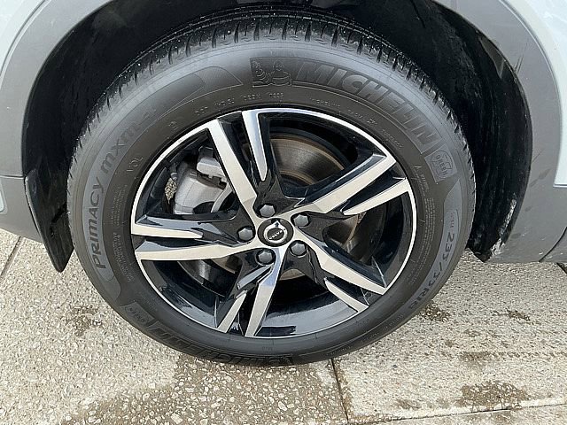 Certified 2025 Volvo XC40 B5 Core image 13