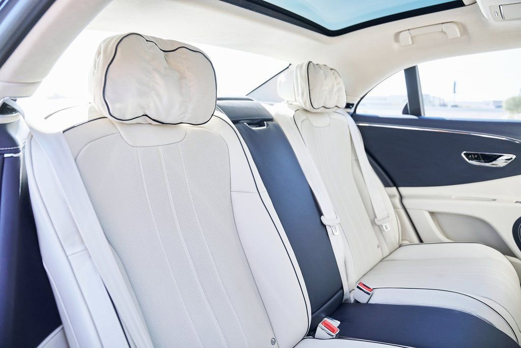 Used 2024 Bentley Flying Spur V8 AWD/4WD image 40