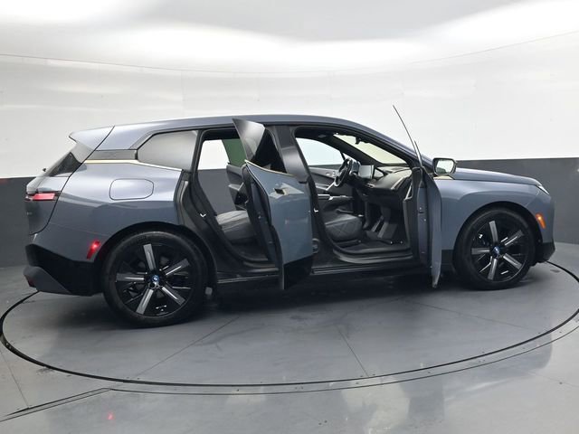Used 2023 BMW iX xDrive50 w/ Premium Package image 35