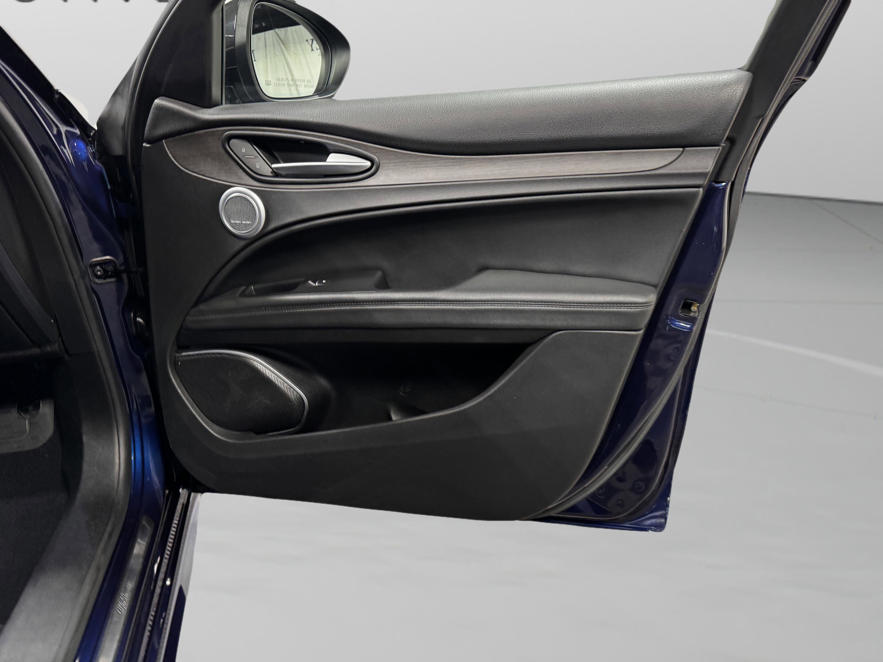 Used 2020 Alfa Romeo Stelvio Ti w/ Nero Edizione image 15