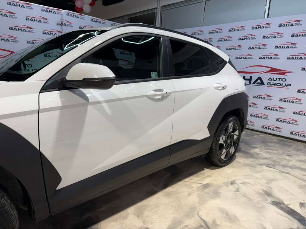 Used 2025 Hyundai Kona SEL image 6