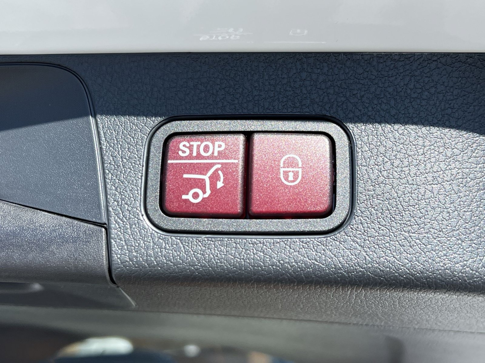Used 2026 Mercedes-Benz GLB 250 4MATIC image 25