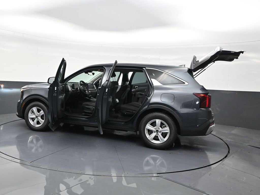 Used 2024 Kia Sorento LX image 31