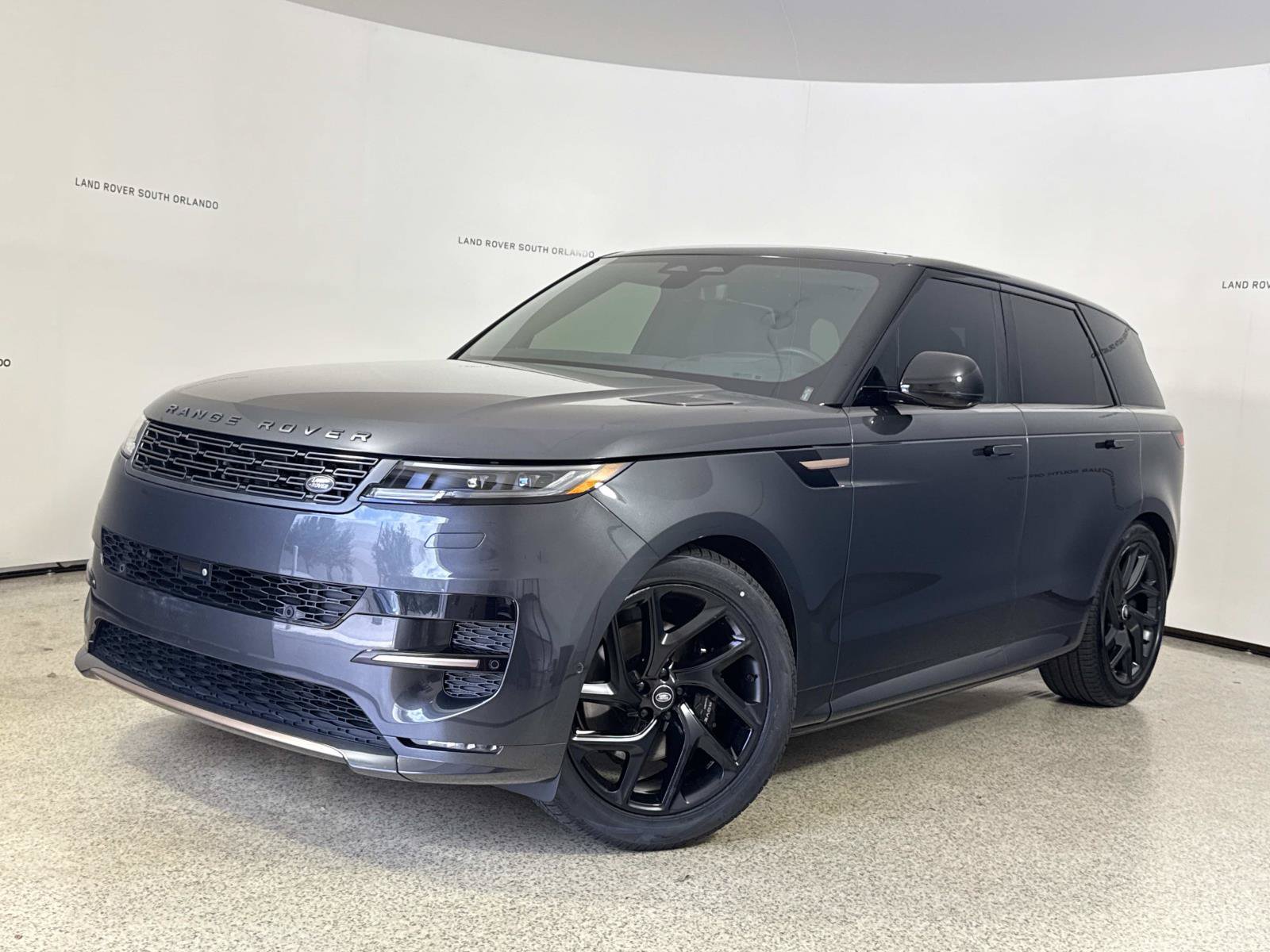 Used 2024 Land Rover Range Rover Sport Dynamic SE AWD/4WD image 1
