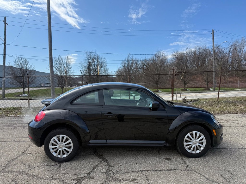 Used 2012 Volkswagen Beetle 2.5 image 2