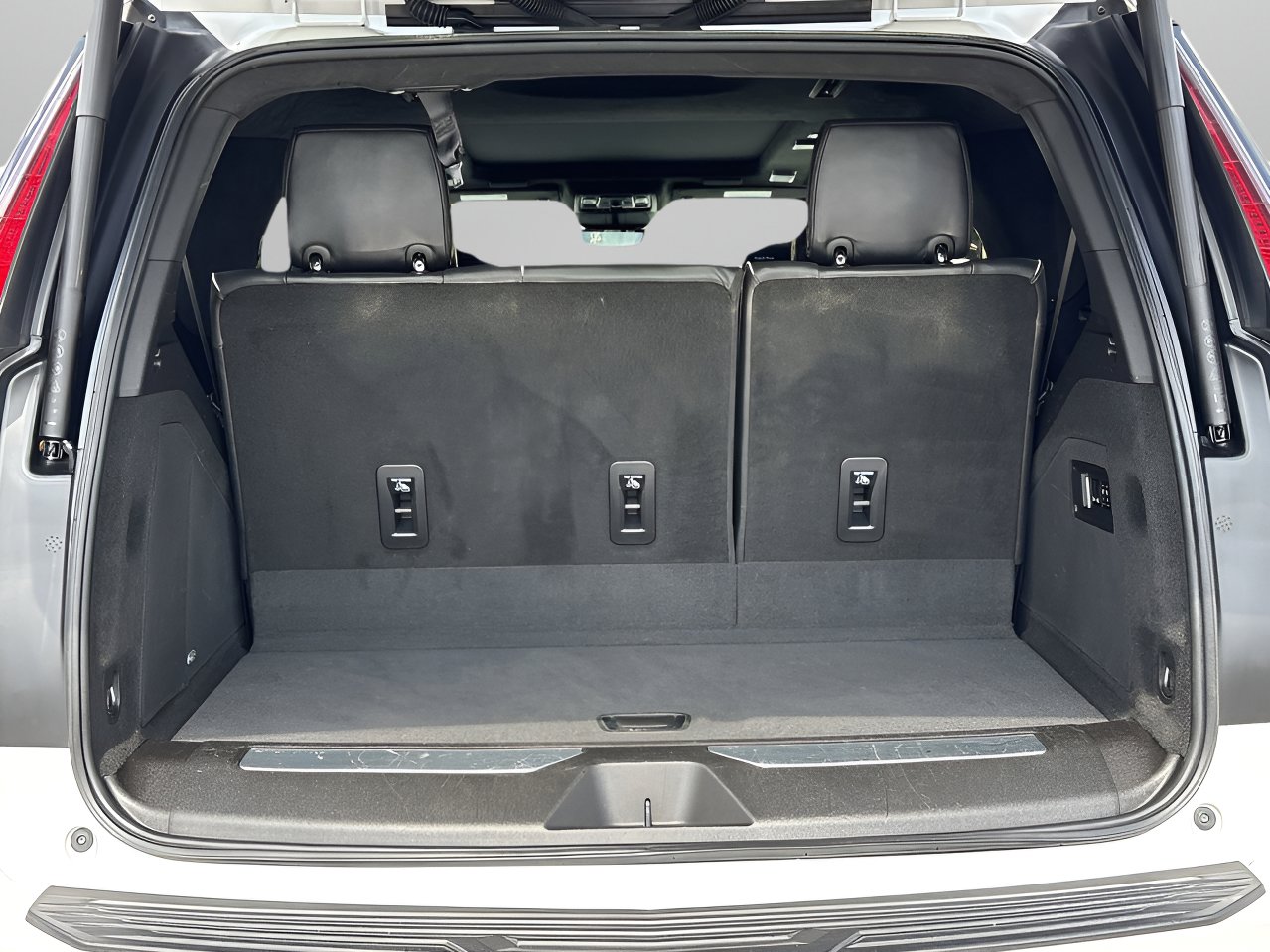 Used 2022 Cadillac Escalade Sport Platinum image 8