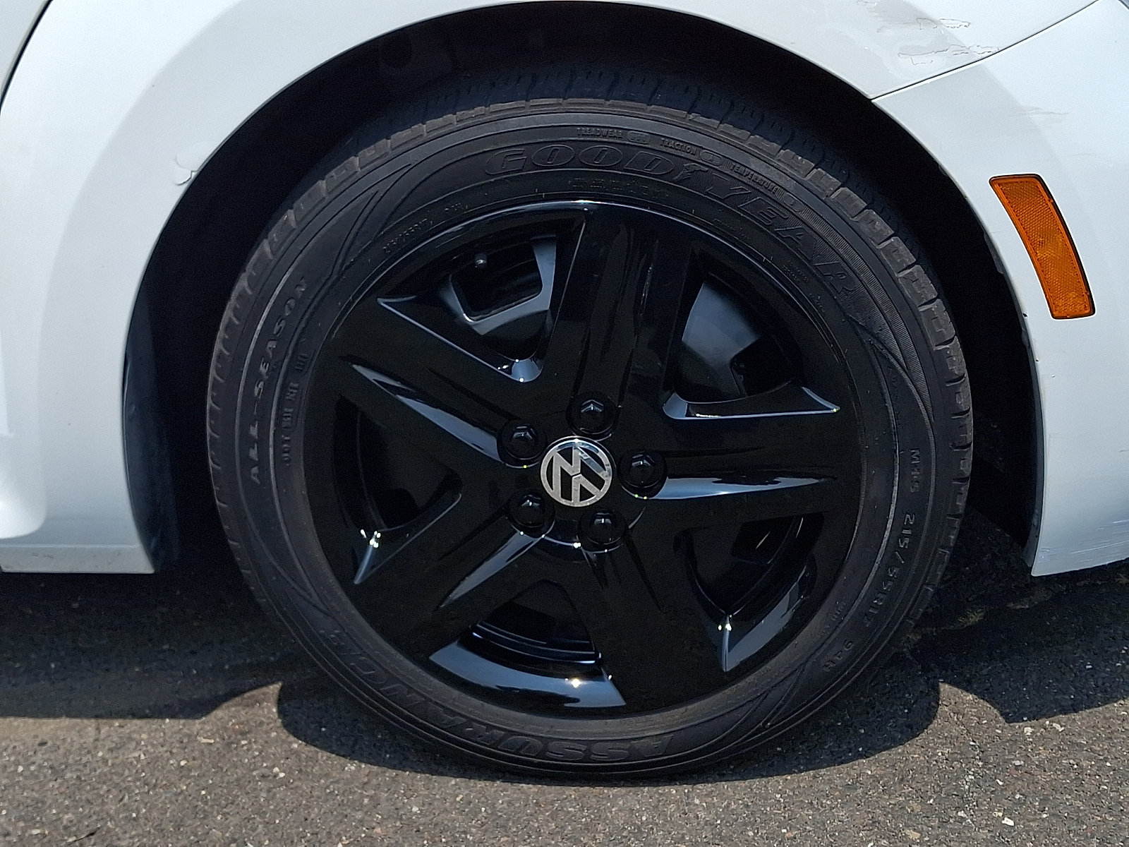 Used 2016 Volkswagen Beetle 1.8T S FWD image 9