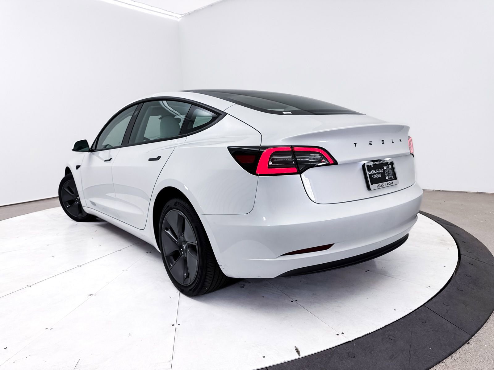 Used 2023 Tesla Model 3 Standard Range RWD image 2